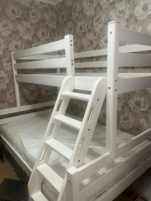 Продам кровать двухьярусную