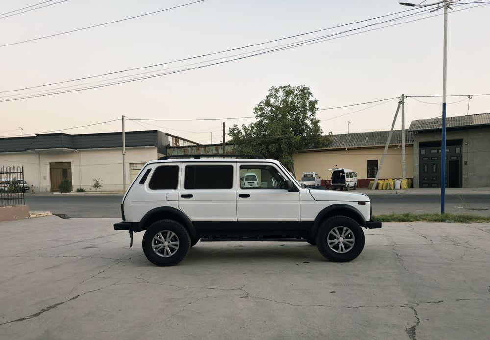 Niva 2131 Sotiladi