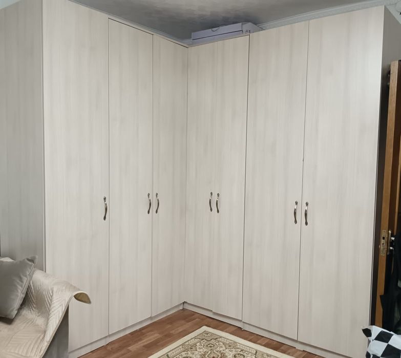 Шкаф большой угловой