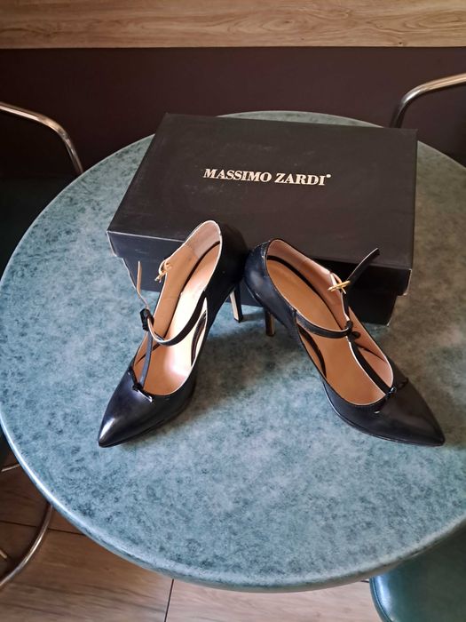 Официални черно обувки