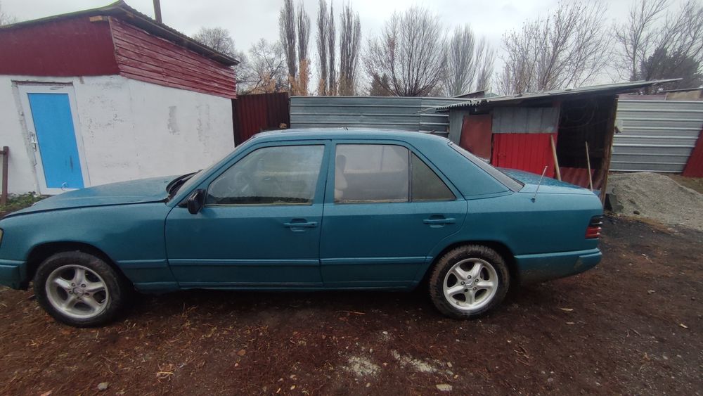 Продам Мерседес 124