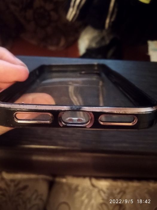 Чехол iPhone в хорошем состоянии