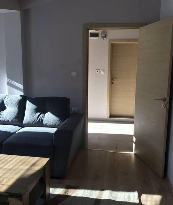 Дава се под наем Тристаен апартамент в Пловдив, Кършияка - 100 кв.м за 215 € - Снимка #2