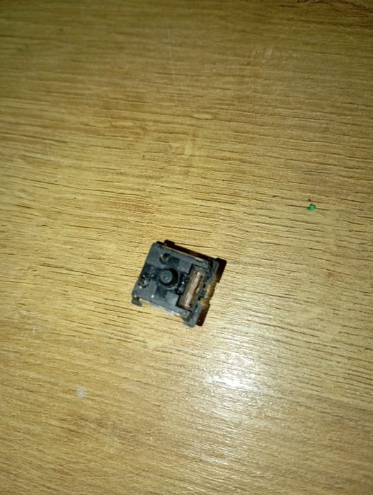 Vand switch-uri rosii pt tastatura