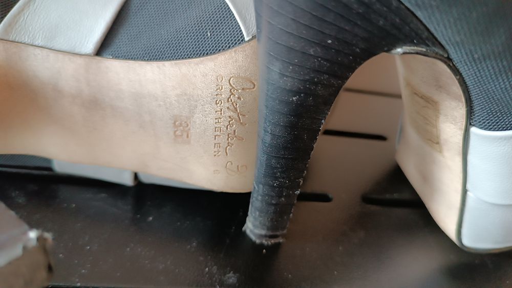 Елегантни обувки на Cristhelen B