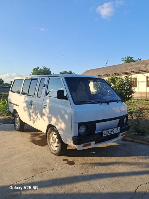 Nissan vanette 1987