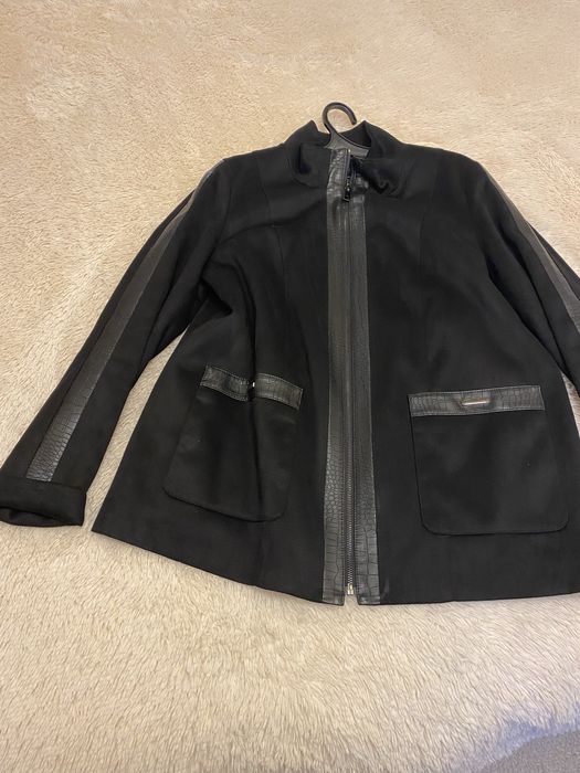 Продаю женскую куртку новая