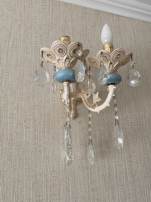 Люстра и два светильника