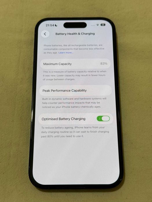 Продавам Apple iPhone 14 Pro 256GB Space Grey в комплект с няколко калъфа и screen протектор.
