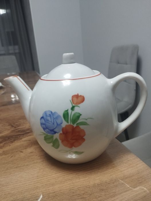 Продам фарфоровый заварной чайник