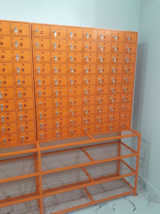 Шкафы металические раздевальные,  шкафы для телефонов , сумок  и т.д.