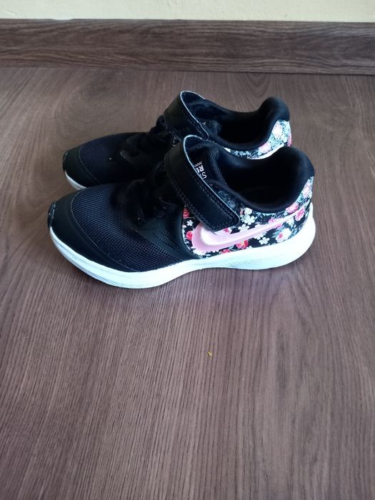 Маратонки за момиче Nike 27.5 и Puma 25