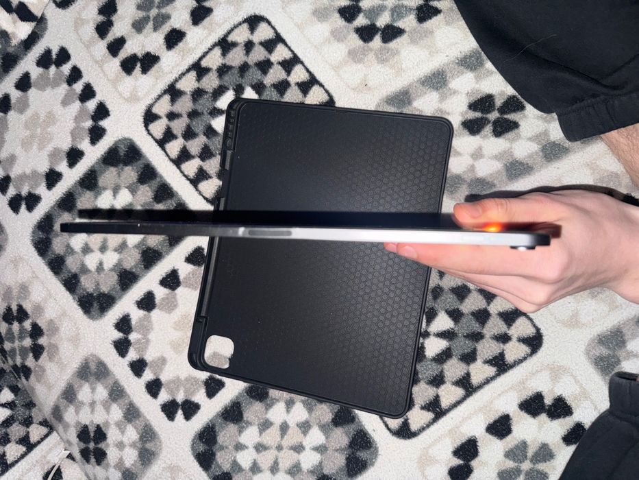 Vând iPad Pro 2018 64GB 13 inch