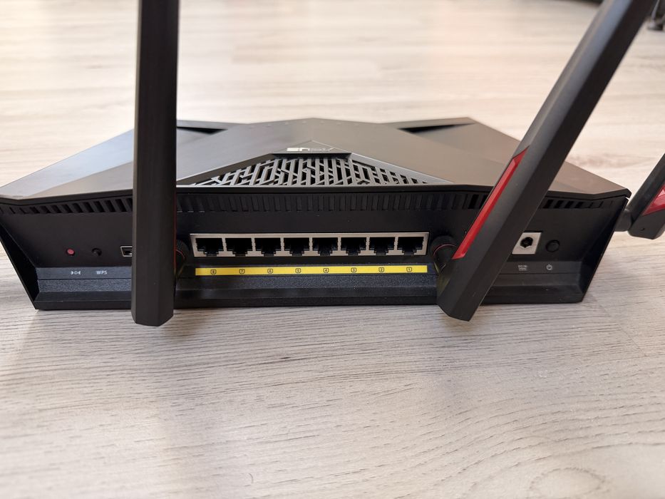 Sistem Mesh ASUS ZenWiFi CT8 (2 buc) și Router ASUS RT-AC88U
