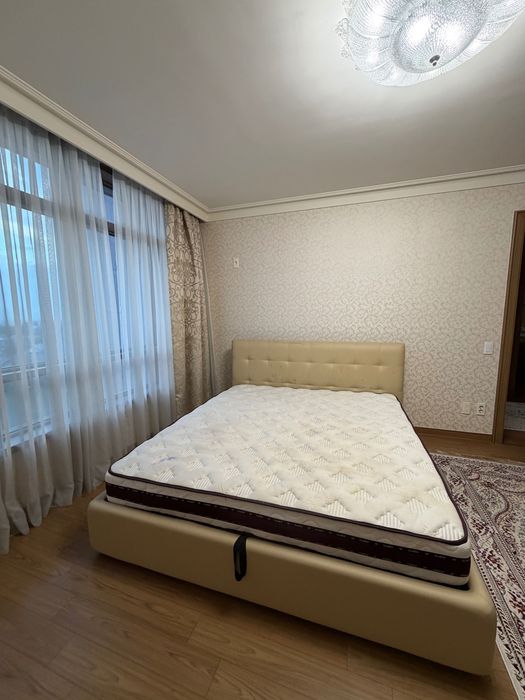 Двуспальная кровать