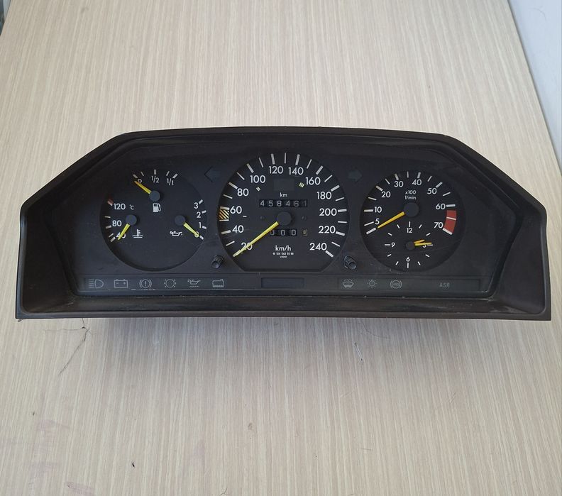 Щиток приборов Мерседес w124