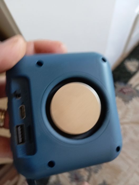 Voi vinde o boxa portabila 200w