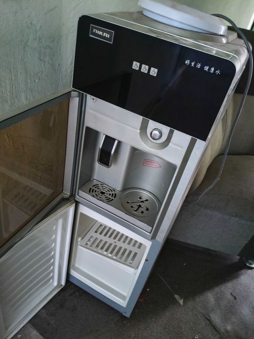 Кулер и уголок от дивана