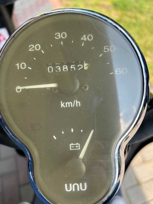 Scuter electric Unu pentru 2 persoane, 50 km/h, automat
