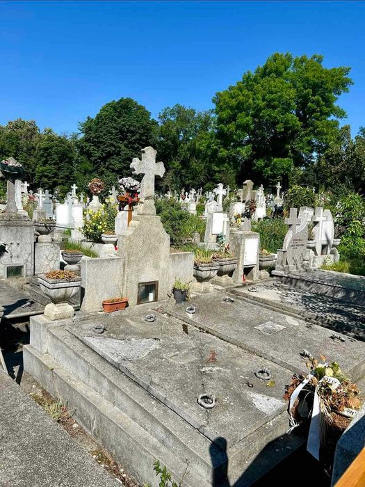 Vand Loc de Veci cu 2 Cavouri in Cimitirul Eternitatea Iasi