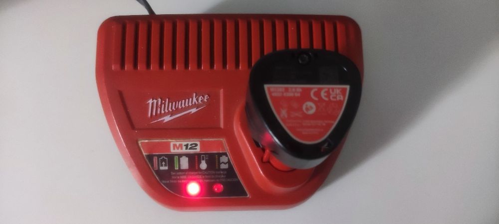 Încărcător milwaukee m12 12v. 3ah
