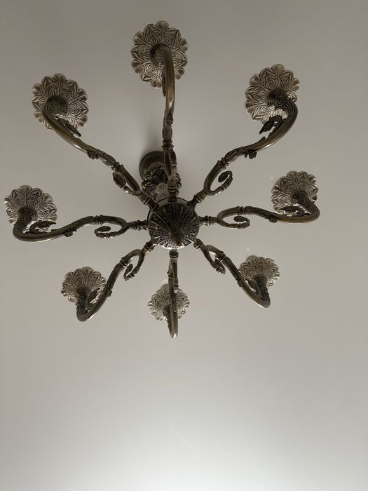 Продам люстру 20000