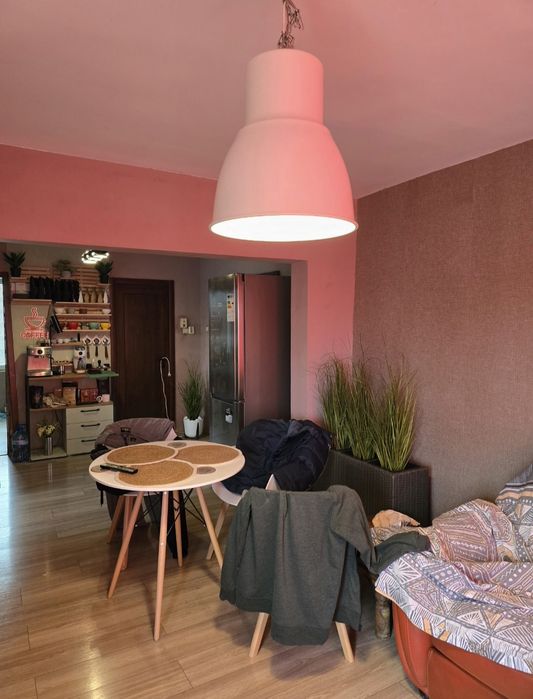 Продава се  2 етажна къща със приземен етаж  108 квадрата на етаж.