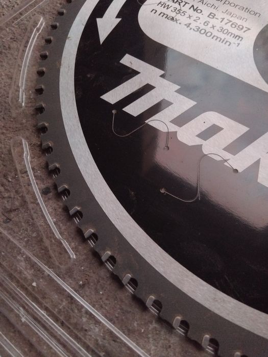 Disc Makita 355mm pentru panouri sandwich.