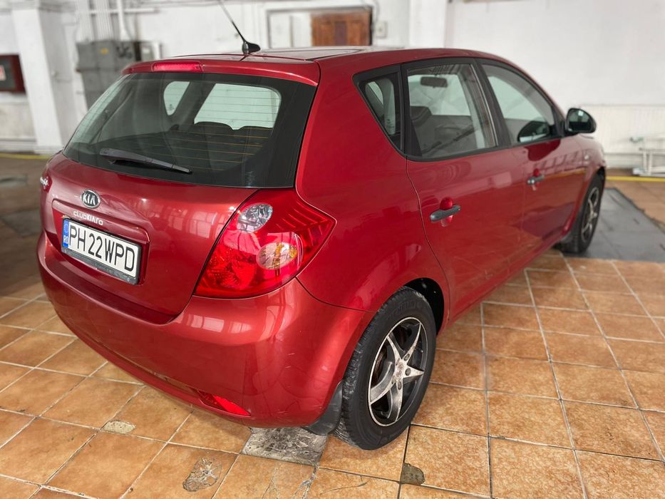 KIA Ceed 1.4i fab 2007 (posibil motor defect) bara fata sparta avariat