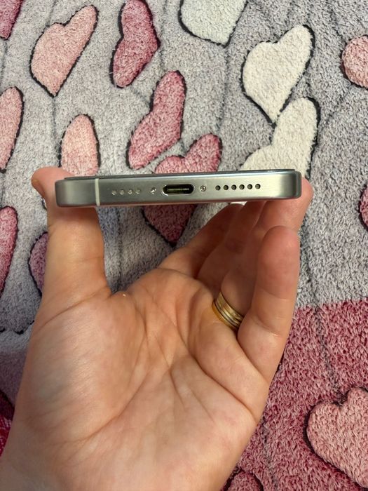 Vând iPhone 15 pro Max impecabil