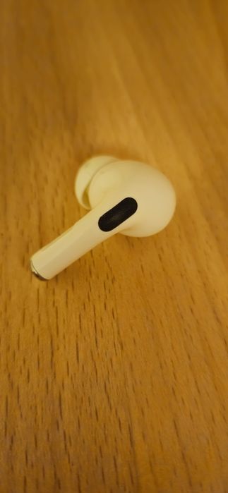 AirPods Pro 1. Левый наушник