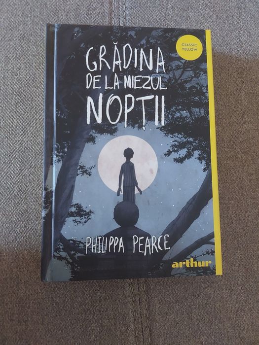 Cartea Gradina de la miezul Noptii