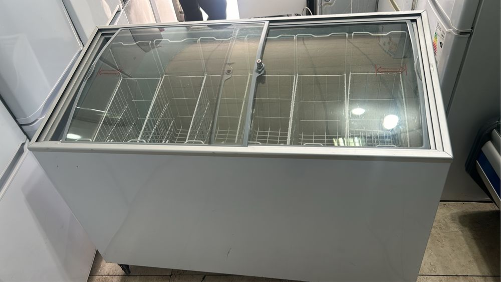 Морозильник для магазина