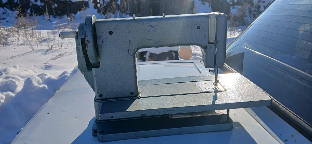 Продам Швейную Машинку.