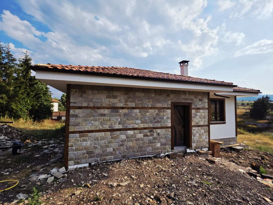 Продавам къща в село Равногор