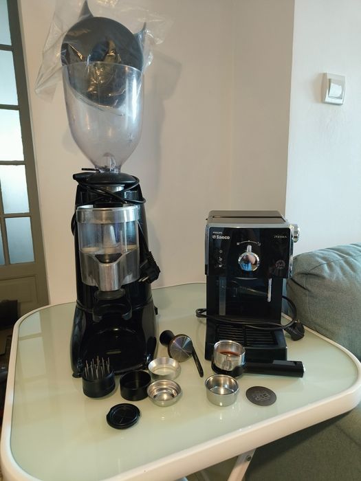 Pachet espressor manual și râșniță profesională