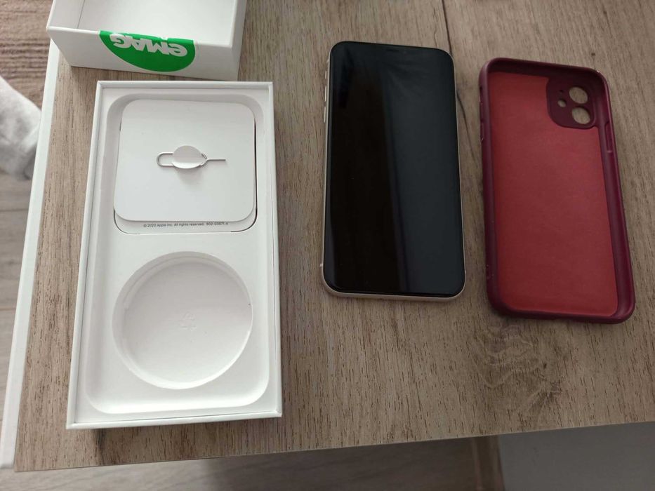 iPhone 11 alb, 128 Gb, impecabil
