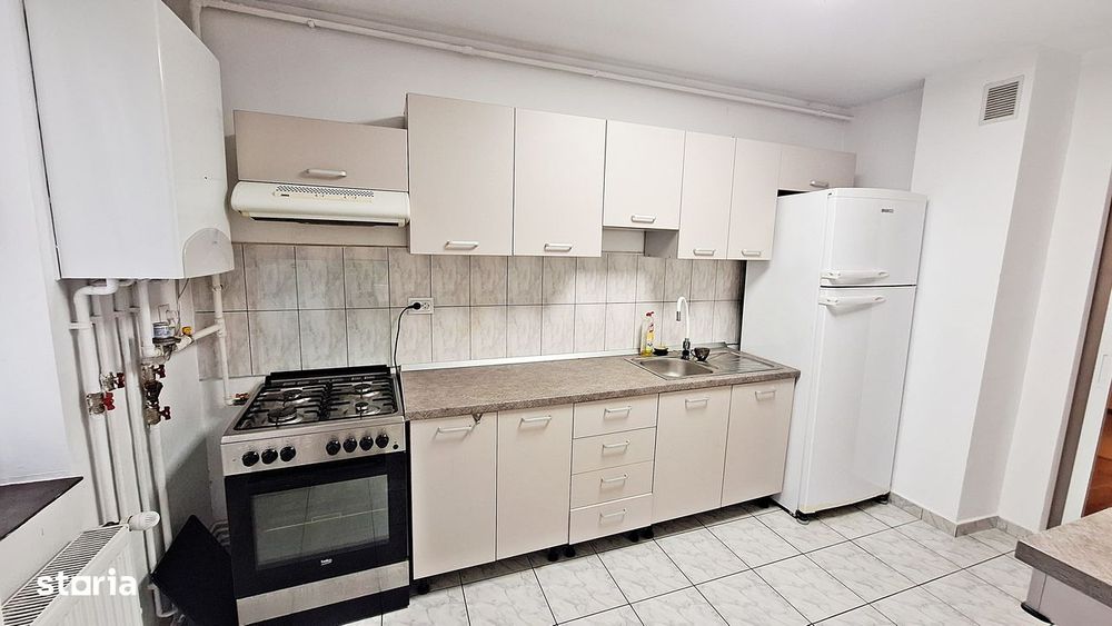 Centrul Civic, aproape de AFI, 3 camere mobilate, 160000 euro