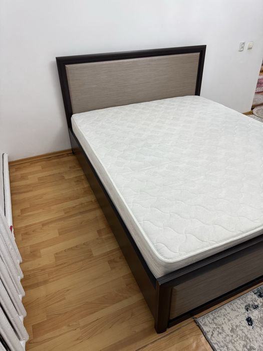 Двуспальная кровать