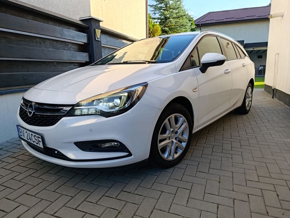 Opel Astra K 1.6cdti-2017-faruri inteligente IntelliLUX MATRIX -volan și scaune cu incalzire-Lane assist-Sign assist-Front assist-navigatie mare-