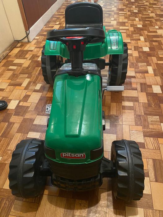 Детски трактор с педали