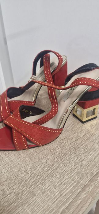 Босоножки женские