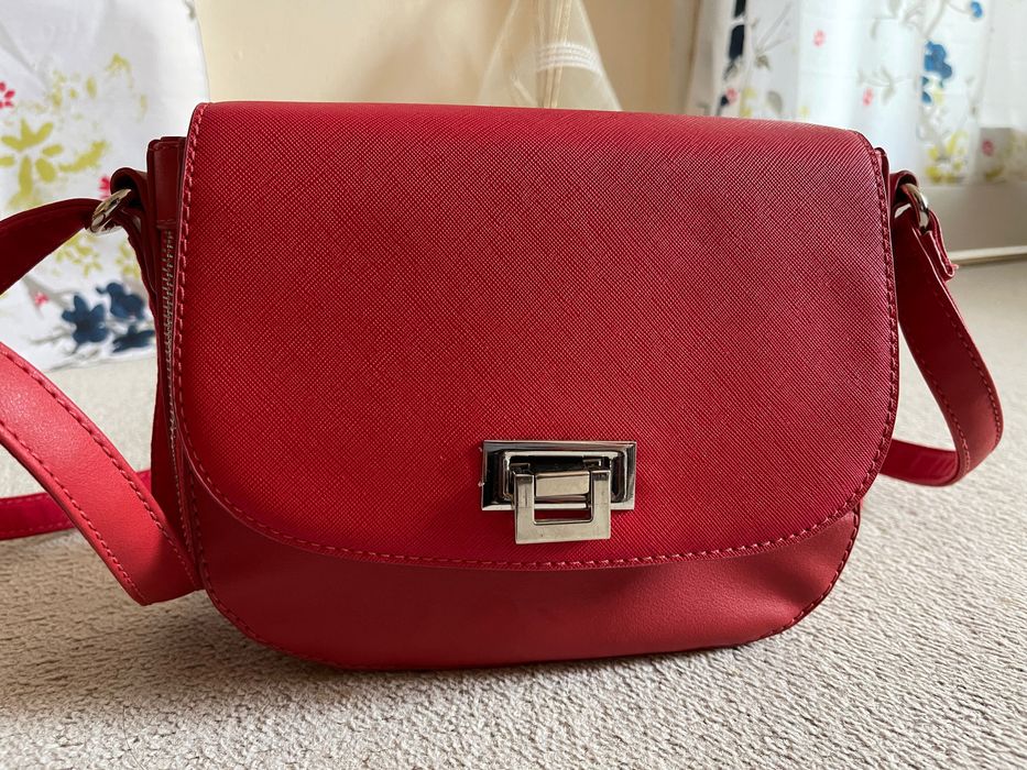 Дамска червена чанта