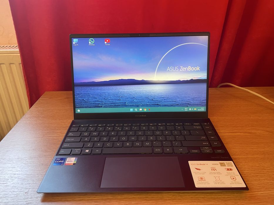 Laptop Asus Zenbook  14 cutie originala si accesori