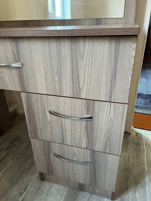 Женский столик с зеркалом тумбочка