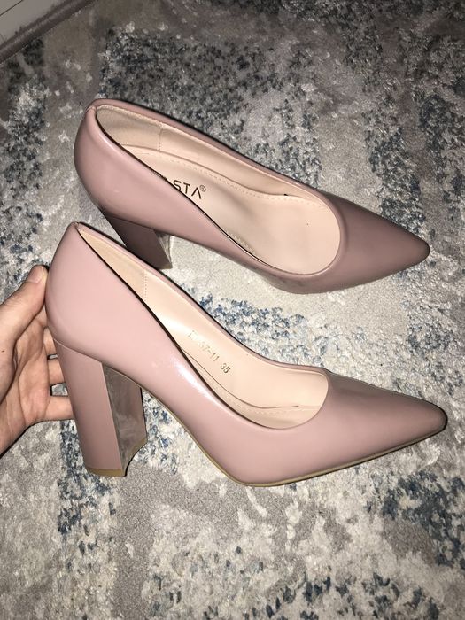 Туфли на каблуке