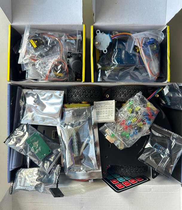 Seturi Arduino UNO pentru robotică – Keyestudio + Kit Arduino