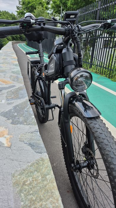 Vand bicicleta electrică ca noua !