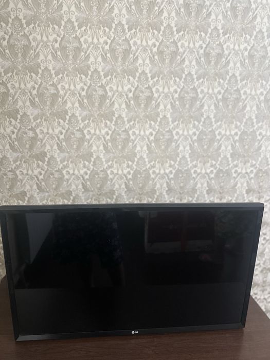 LG Smart TV 32” Wi-Fi + Кронштейн