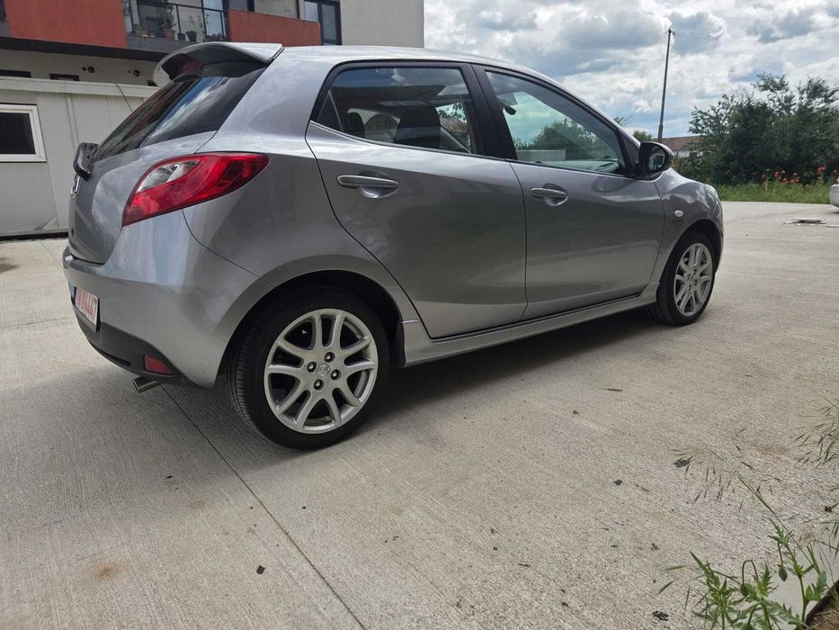 Mazda 2 1.5 Sport 102 cai MZR 2011 carlig remorcare, scaune incalzite, senzori RAR efectuat